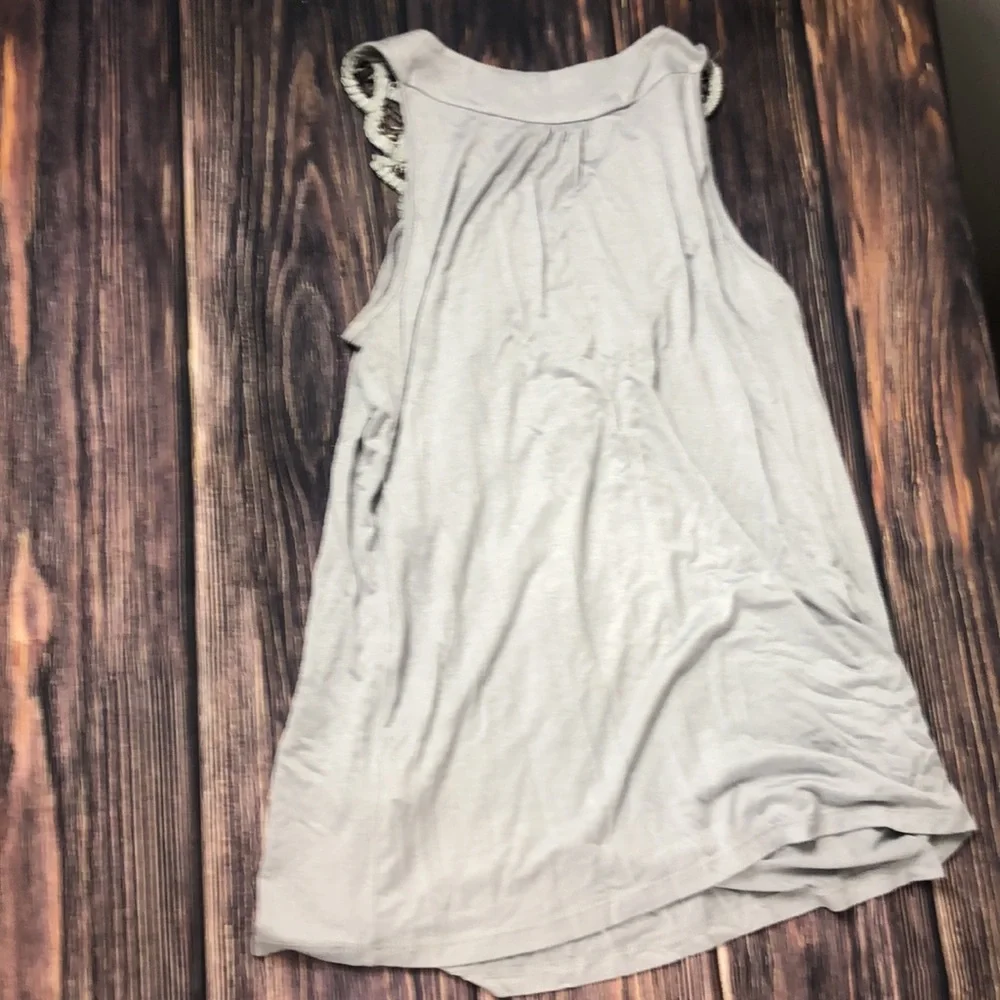 Pleione Artsy Neck Line Tank Top Gray Size Small - Picture 4 of 4